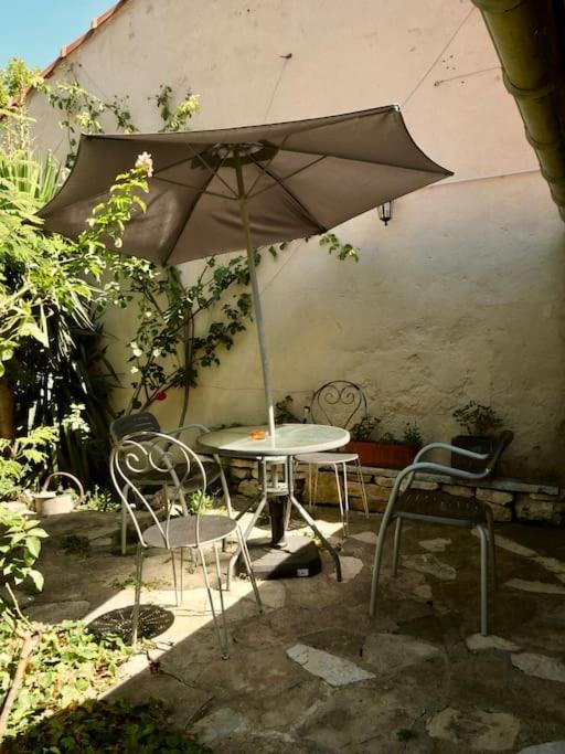 La Campagne Dans La Ville Narbonne Bagian luar foto